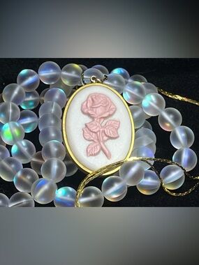 Vintage Franklin Mint 1979 Porcelain Mothers Day Cameo Pendant
